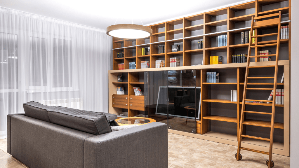 Como organizar estantes